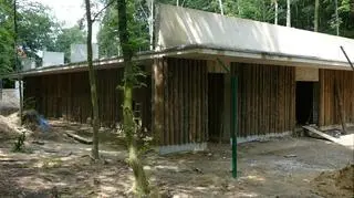 Budowa niedźwiedziarni