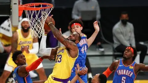 James uratował Lakers w dogrywce. "Musimy przestać wpędzać się w kłopoty"