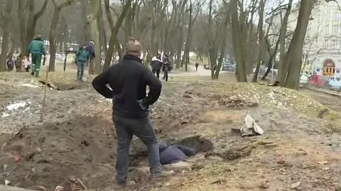 Odkopywanie schronów we Lwowie