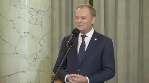 TUSK PRZEMOWIENIE USMIECH