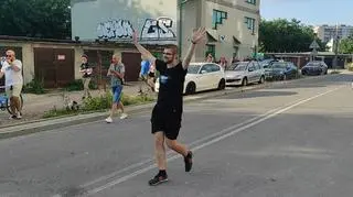 Kamil Bąbel na ulicy Ostatniej w Krakowie