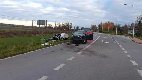 Tragiczny wypadek. 37-letnia kobieta zginęła na miejscu, jej 8-letnia córka i mąż trafili do szpitala