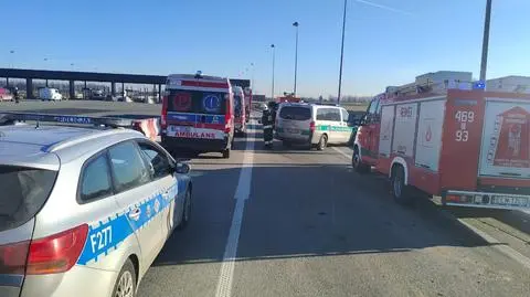 Bus dachował na drodze S8. Jedna osoba w szpitalu