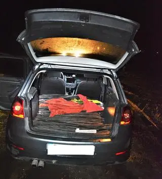 W bagażniku auta znaleziono kradzione przewody