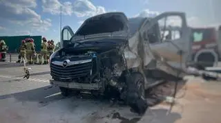 Bus dachował na A1, dwie osoby nie żyją