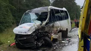 Wypadek autokaru z pojazdem ciężarowym