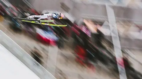 Niebezpieczna sytuacja. Stracił równowagę przed oddaniem skoku