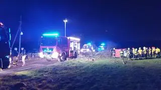 Zjechał z drogi i uderzył w drzewo. Mężczyzna nie żyje