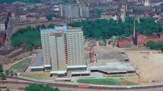 Po lewej hotel Poznań, po prawej Stary Browar
