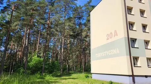 Blok stoi nieopodal projektowanej trasy 