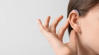 "Zawał ucha", zmiany w mózgu. Czym jeszcze grozi zlekceważenie niedosłuchu?