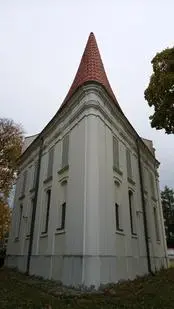 Świątynia została zbudowana na planie trójkąta 