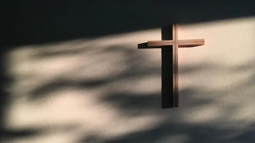 Awantura o krzyż w szkole. Wójt zawiadomił prokuraturę w sprawie nauczycielki