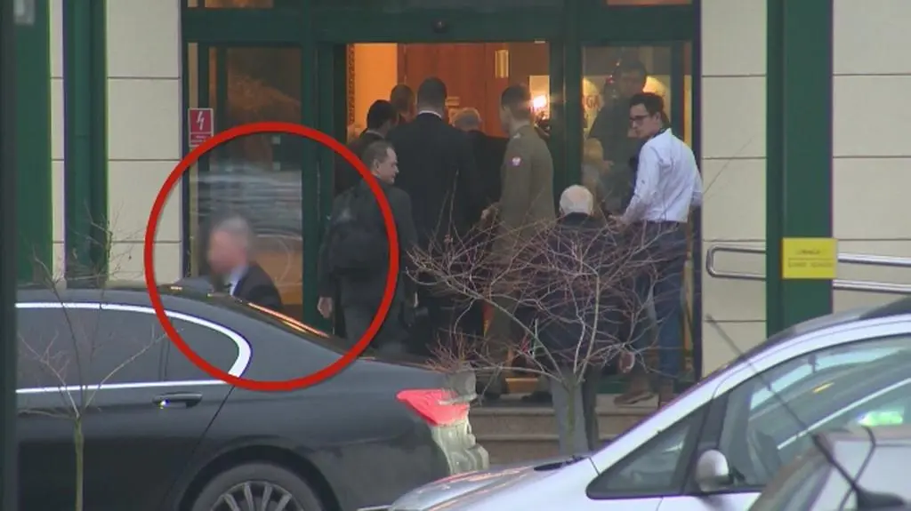 Kierowca limuzyny Macierewicza przyjeżdża do Torunia