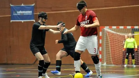 "Nie widzę przeszkód". Marcin Ryszka opowiada o świecie niewidomych