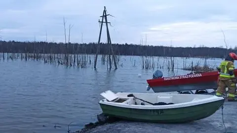 Nie żyje jeden z mężczyzn, który wpadł do zalewu o tym, jak przewróciła się łódka 