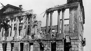 Zniszczona Biblioteka Raczyńskich 