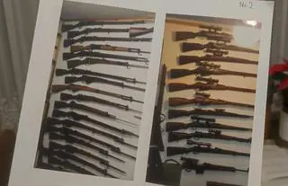 Toruński kolekcjoner zabytkowej broni traci majątek życia, choć sąd umorzył sprawę