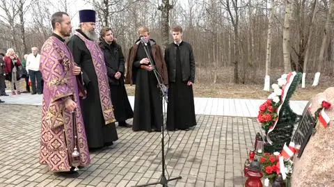 Uroczystości przy lotnisku w Smoleńsku