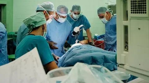 Operacja usunięcia trzykilogramowego guza miednicy