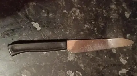 Przystawiła nóż i powiedziała: dawaj portfel. W domu czekała na nią trzyletnia córka