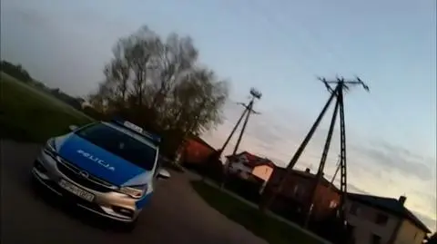 Jechał pod wpływem alkoholu i bez prawa jazdy. Uszkodził auto, po czym sam wezwał policję