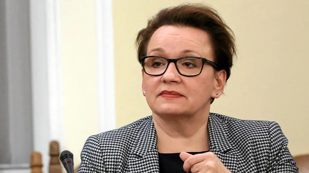 Minister edukacji odpowiada na krytykę. Wyjaśnia co dalej z gimnazjami
