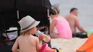 Czy dzieci mogą przebywać na plaży nago?