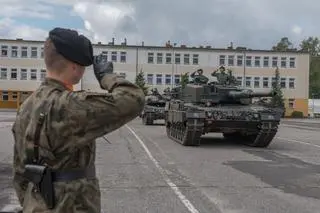 Polska oferuje Ukrainie czołgi, potrzebna zgoda Niemiec. Kanclerz Scholz "ma trzy możliwości"