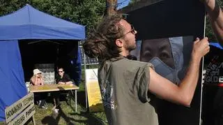 Komórki ładowane są za pomocą baterii słonecznej 