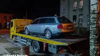 Auto trafiło na policyjnym parking