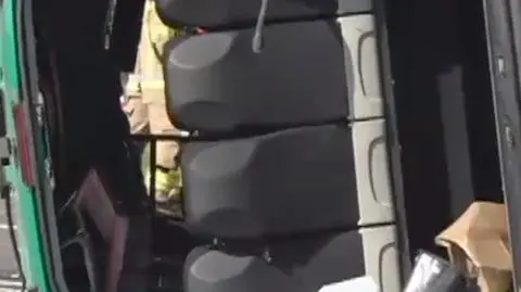 Bus na boku, droga zablokowana