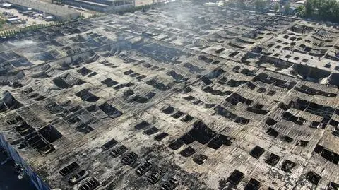 Ось так виглядають торгові зали після пожежі. Руїни. Експерти досі не можуть потрапити в будівлю