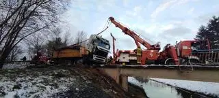 Udało się wydobyć ciężarówkę 