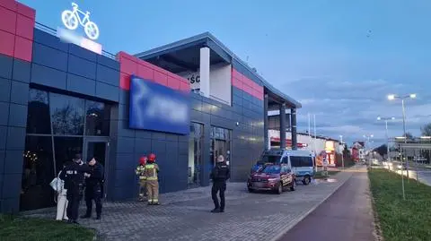 Klientka uwięziona w sklepie. Obsługa nie zauważyła jej, zamknęła drzwi i poszła do domu