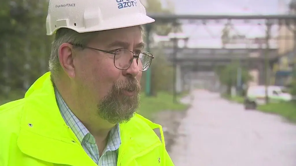 Przedstawiciele zakładów zachęcają do podglądania sokołów