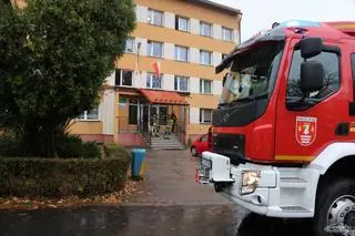 Ewakuacja uczniów i nauczycieli w Suchej Beskidzkiej
