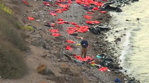 Po uchodźcach pozostały plaże usłane kamizelkami