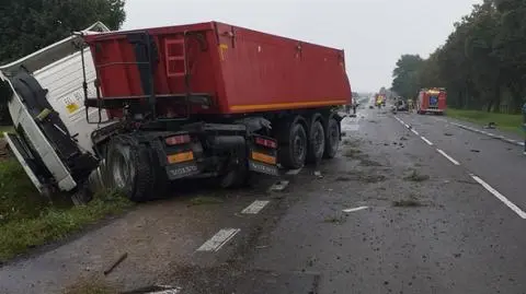 Z niewyjaśnionych przyczyn zjechał na przeciwległy pas i zderzył się z ciężarówką. Zginął na miejscu