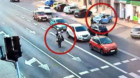 Motocyklista przejechał przed drogówką na jednym kole
