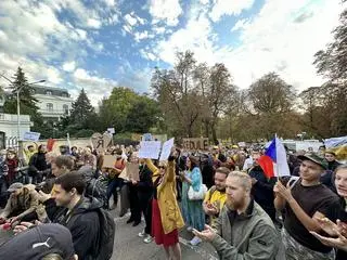 Protest przed rosyjską ambasadą w Pradze