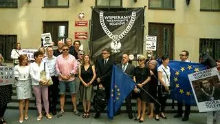 Sędzia Igor Tuleya przed siedzibą Sądu Okręgowego w Warszawie