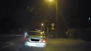 Wyprzedzał na podwójnej ciągłej i gwałtownie hamował. Grozi mu 30 tysięcy kary