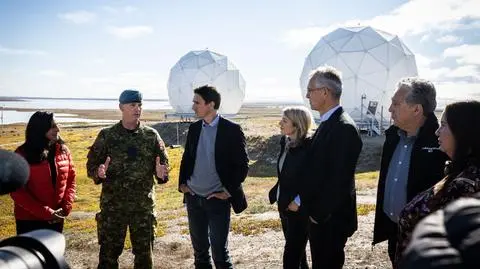 Justin Trudeau i Jens Stoltenberg w Kanadzie