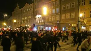 Marsz Patriotów zorganizowany przez NOP wyruszył z wrocławskiego Rynku