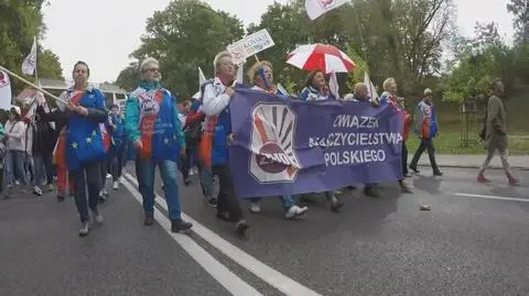 Trade unions demand higher pay in public sector. Thousands marched through Warsaw