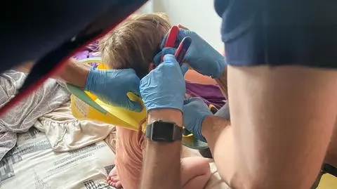 Głowa dziecka utknęła w nakładce na sedes. Interweniowali strażacy