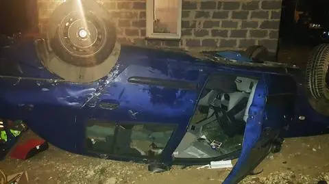 Samochód dachował, kierowca był pijany. "Wiózł trzy małe córki"