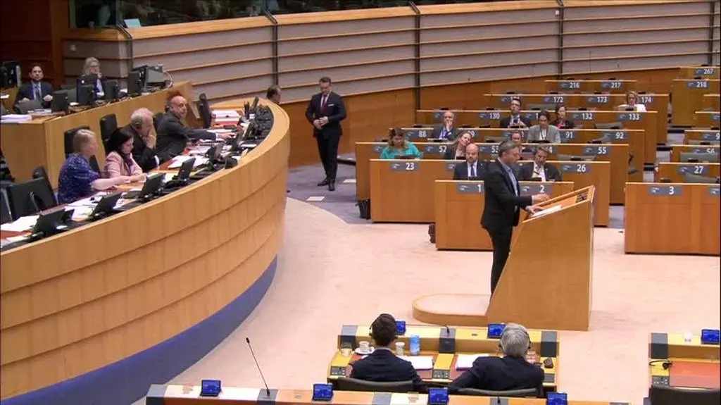debata 8 