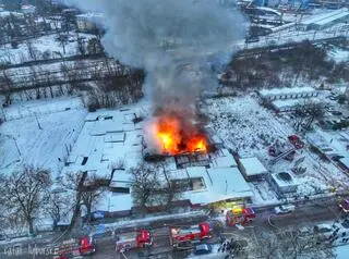 Pożar straganów w Kołobrzegu. Jedna osoba nie żyje